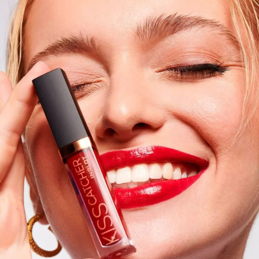 Batom Liquido Kiss Catcher Red Of Desire 05 Inglot 5,5ml.